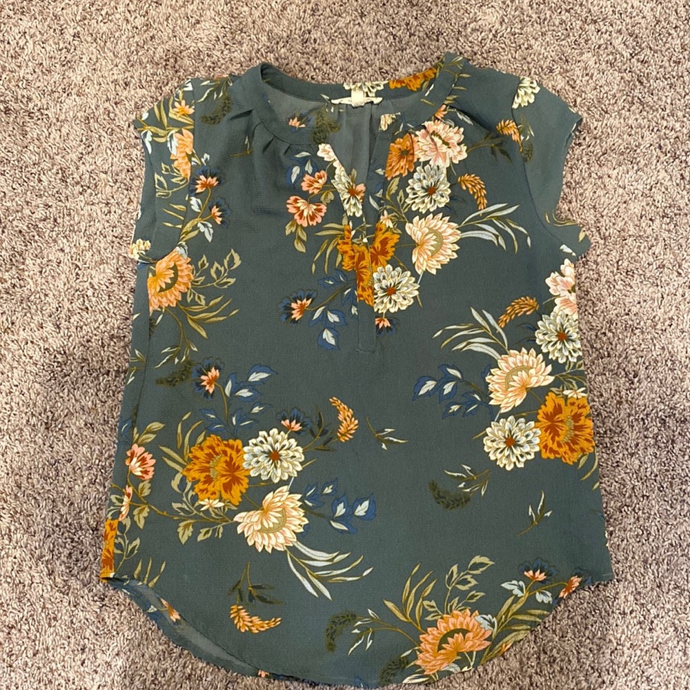 Fun 2 fun green floral blouse size small
